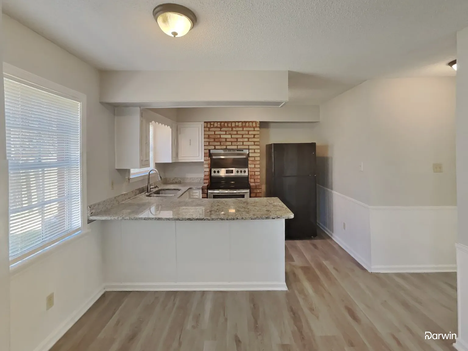 3 bed, 1.0 bath, 1281 sqft, $1,375 — Photo 3