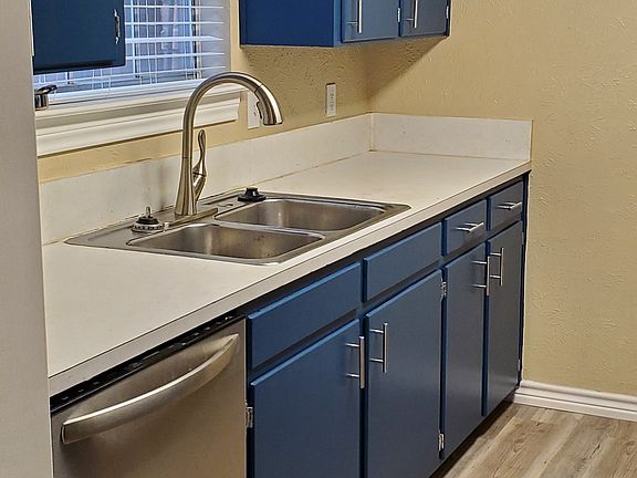 4th image of 223 E University Dr APT 101
