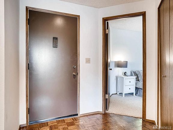 3rd image of 23403 Lakeview Dr #I