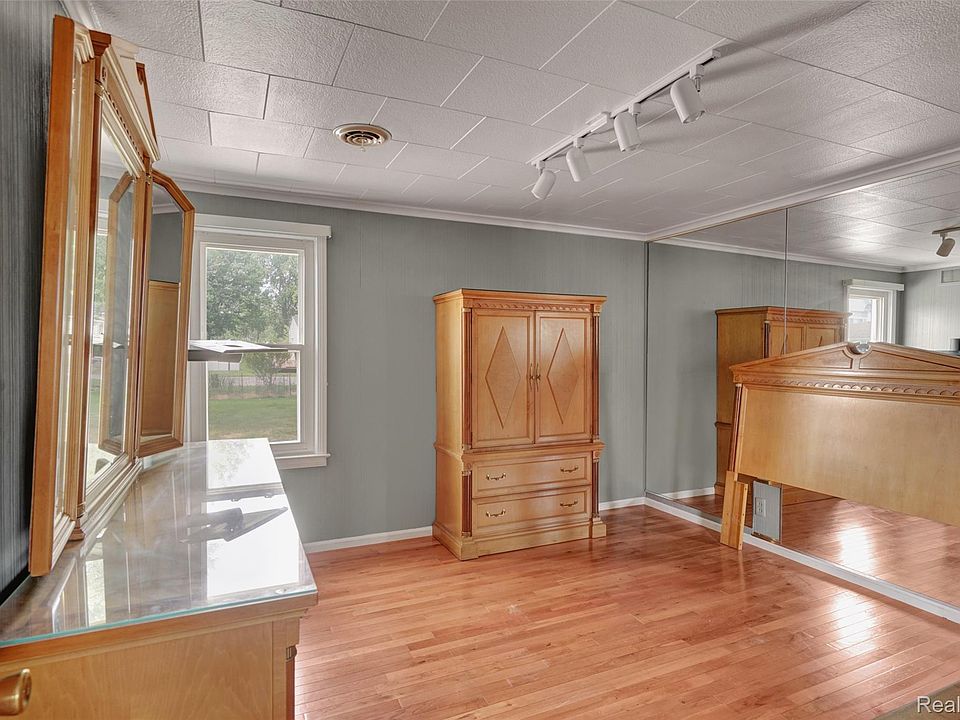 4901 Pointe Tremble Rd, photo 17