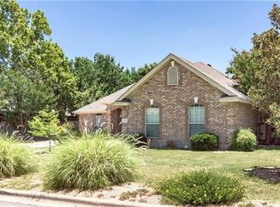 208 Pleasant Valley Dr, Georgetown, TX 78626