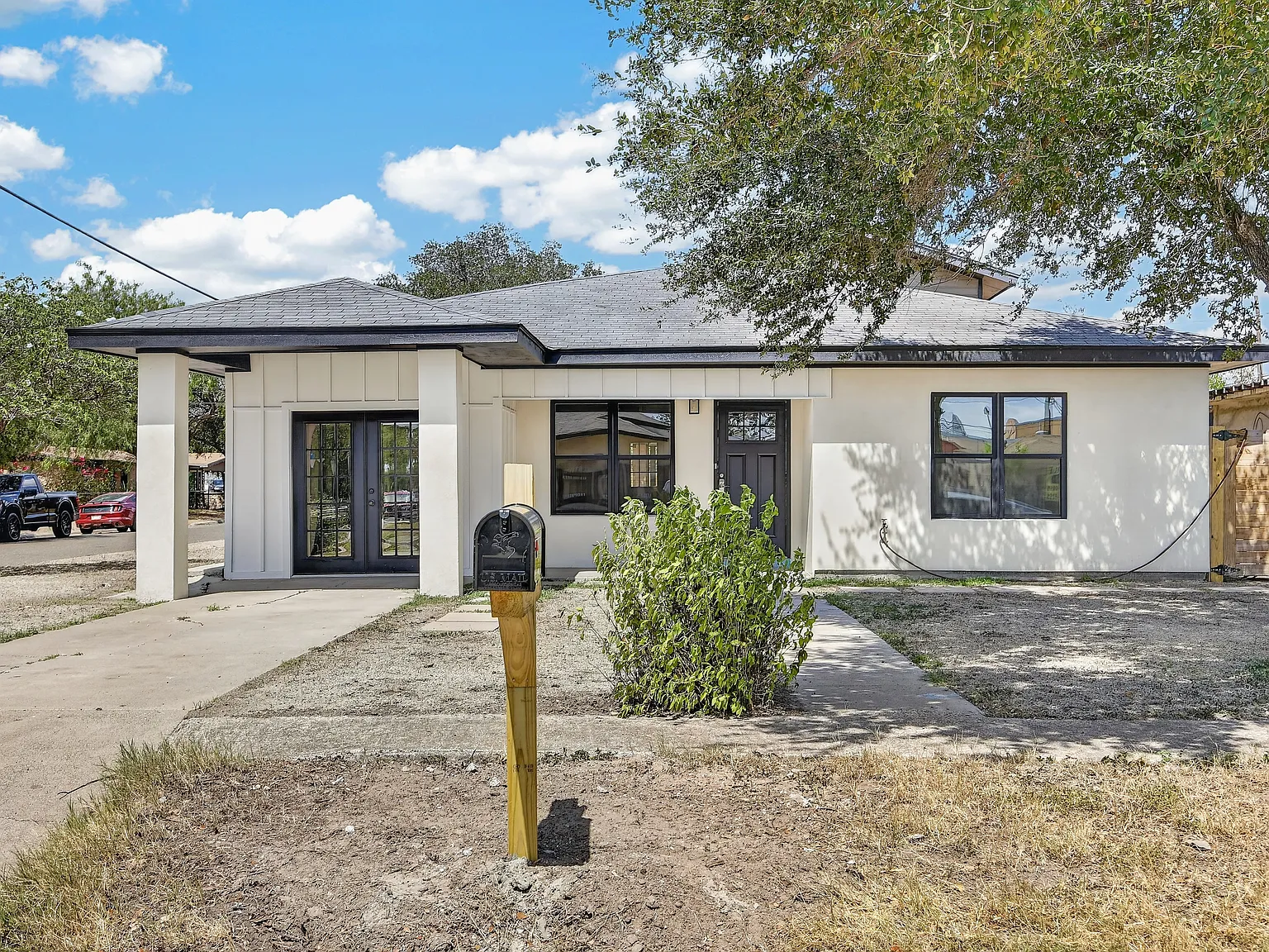 3 bed, 2200 sqft, $1,350 — Photo 1