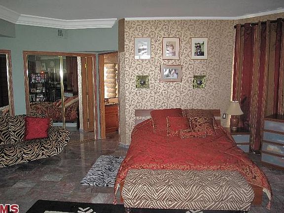 4th image of 1201 Larrabee St APT 301