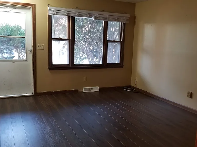 1201 E Harding Dr #B — Photo 3