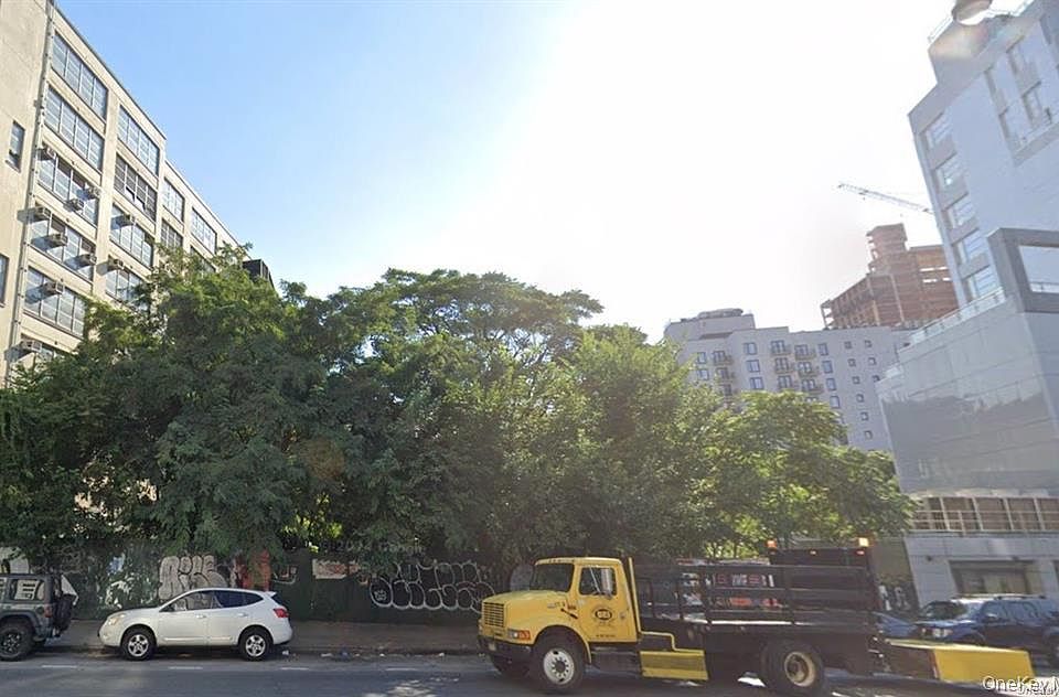 2nd image of 63 Flatbush Avenue Extension