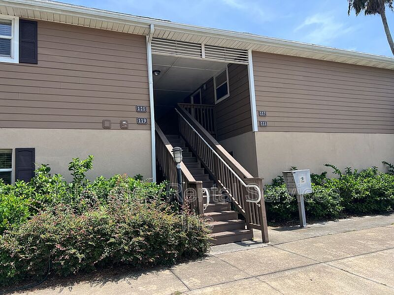 1st image of 115 Poinsettia St
