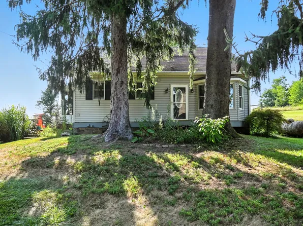 8693 Grove Church Rd, Gambier, OH 43022