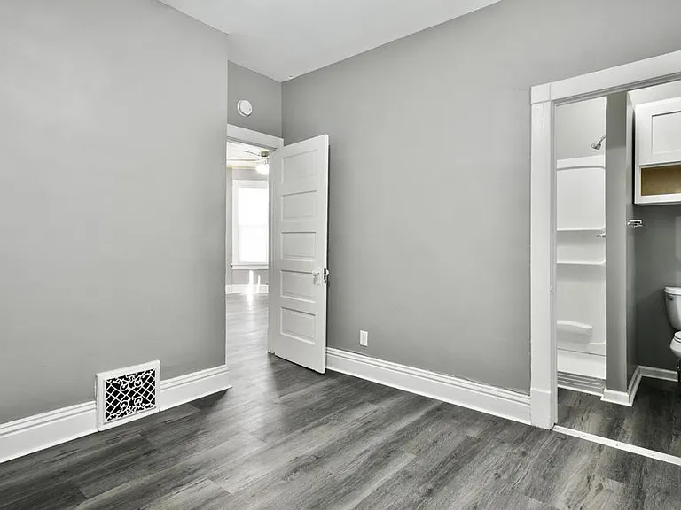 822 S 38th Ave — Photo 5