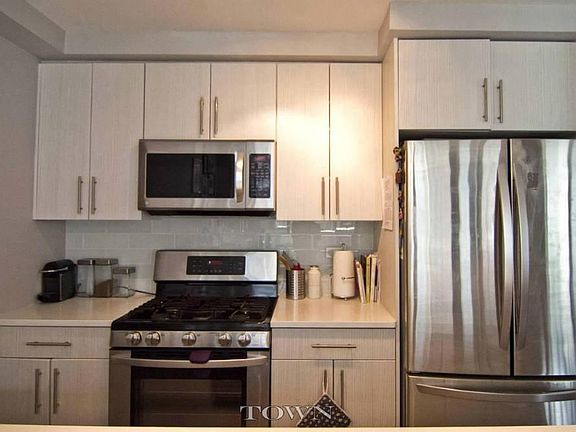 3rd image of 418 E 59th St APT 6B
