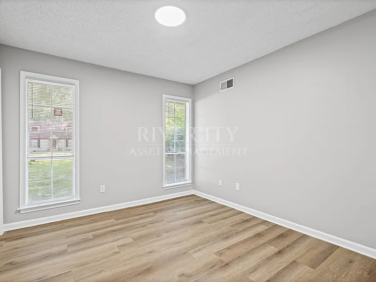 895 Brownlee Rd — Photo 15