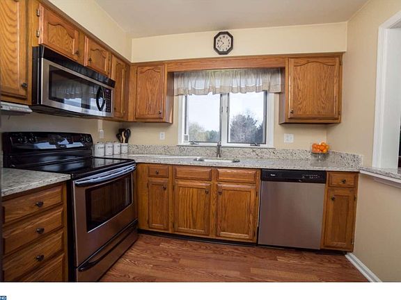 4th image of 410 Columbine Dr