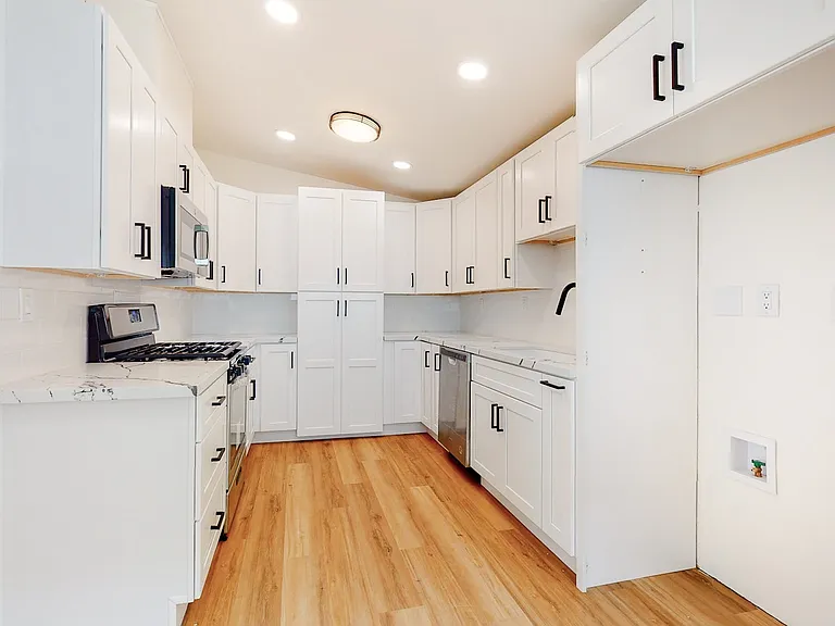 3036 Coolidge Ave #61 — Photo 4