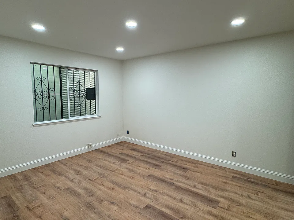 206 Holloway Ave #2