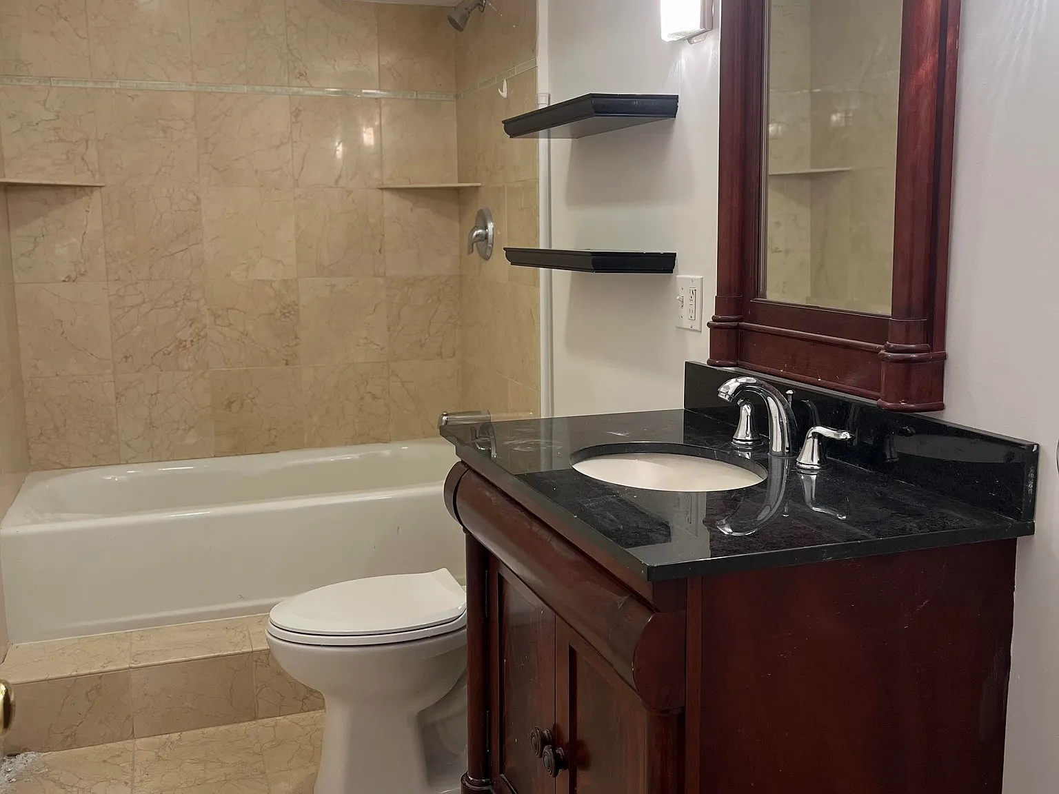 1 bed, 1.0 bath, $2,300 — Photo 3