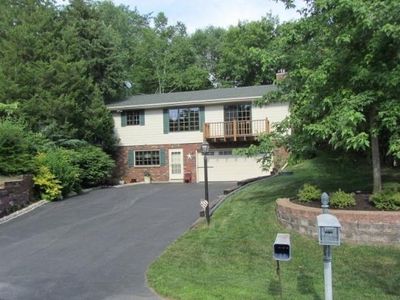 5980 Artist Bay Rd, West Bend, WI, 53095