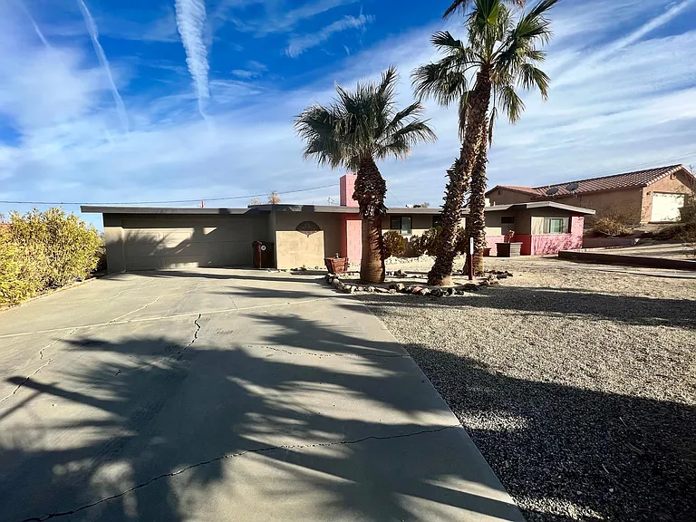 5673 Skyview Ln — Photo 3