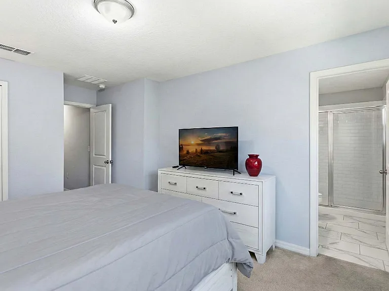 Crown Haven Dr — Photo 32