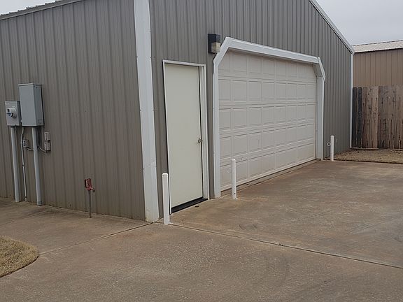 3rd image of 310 Sondra Dr