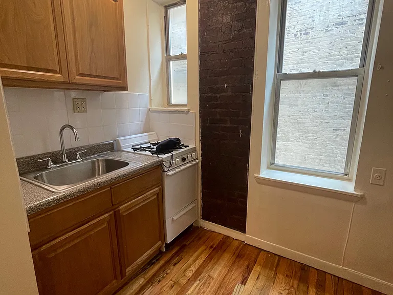 1317 Park Pl #2F — Photo 4