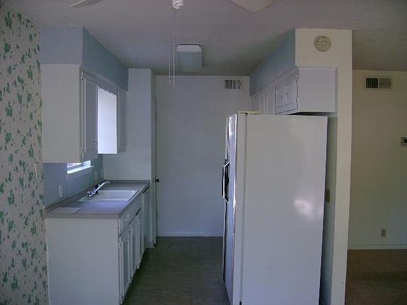 4th image of 7303 Whispering Creek Cir #B