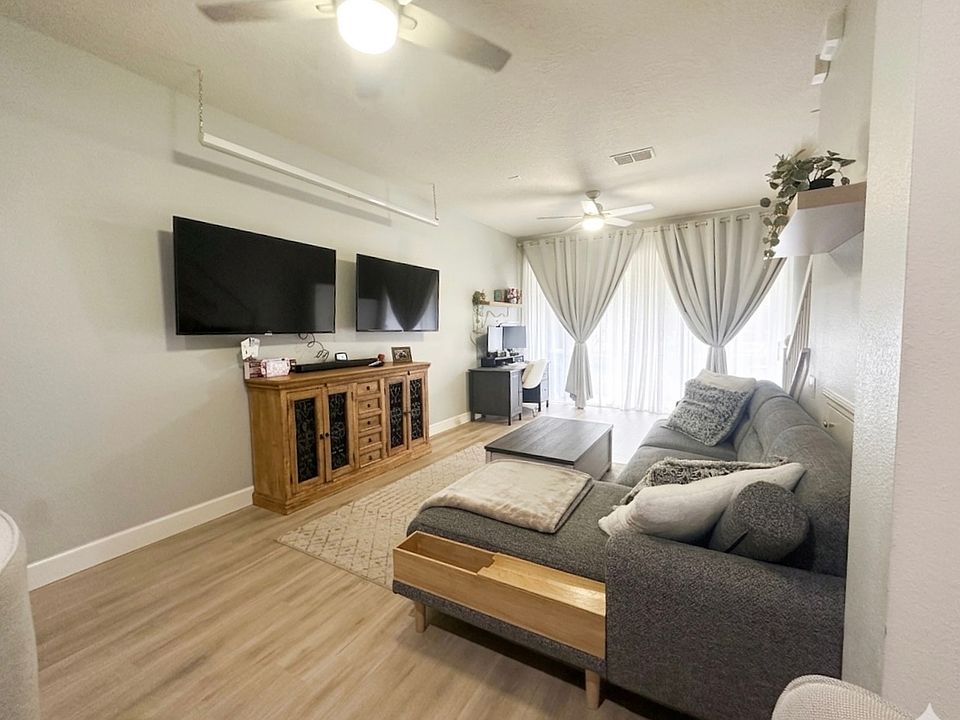 1st image of 9813 Fan Palm Way