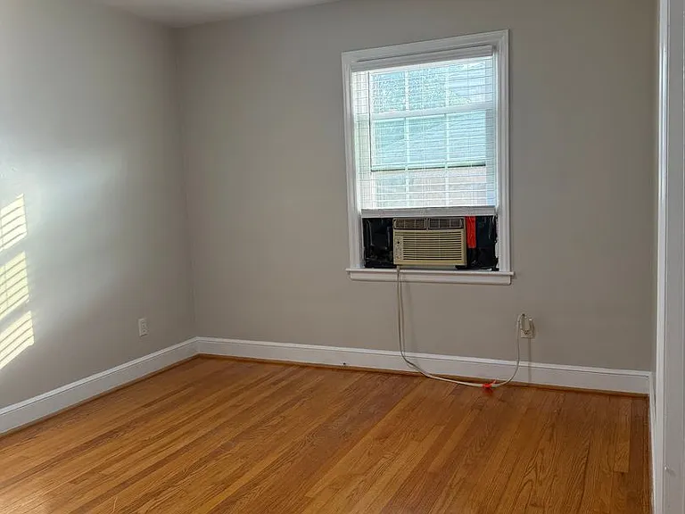 2314 Wycliffe Ave SW — Photo 12