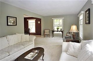3rd image of 829 Russwood St NE