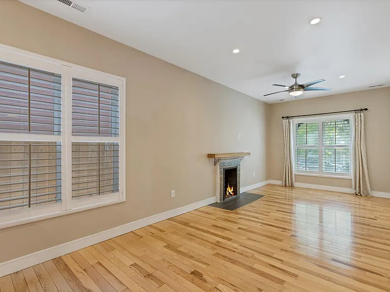 2511 W Caithness Pl — Photo 5