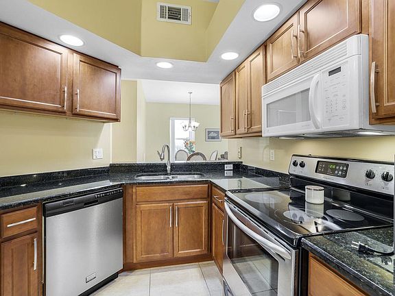 5th image of 230 Newport Dr APT 601
