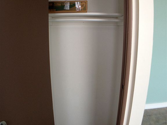 Family Room - Closet.