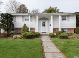 46 Auburn Ln, East Norwich, NY 11732