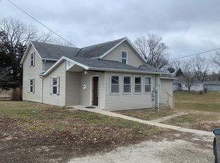 102 E Adams St, New London, IA 52645