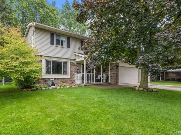 5524 Fox Chase Ln, Clarkston, MI 48346
