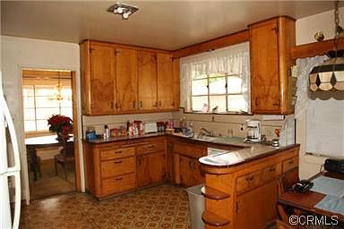 5th image of 564 W Rosewood Ct