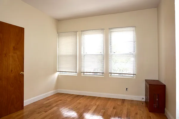 Rented by Astoria Realty | media 33