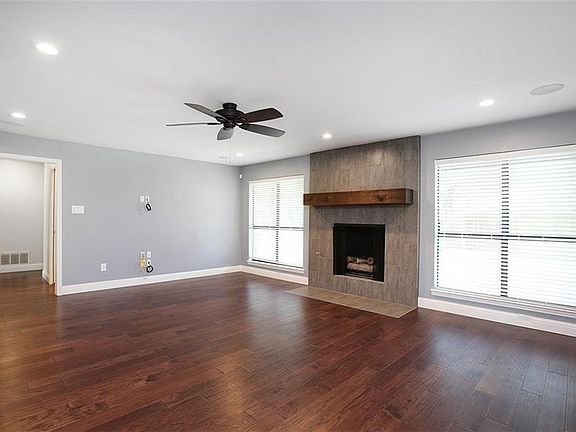 3rd image of 2518 Dove Creek Ln