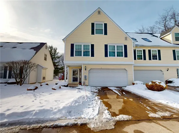 517 Parkside Ln, Tallmadge, OH 44278
