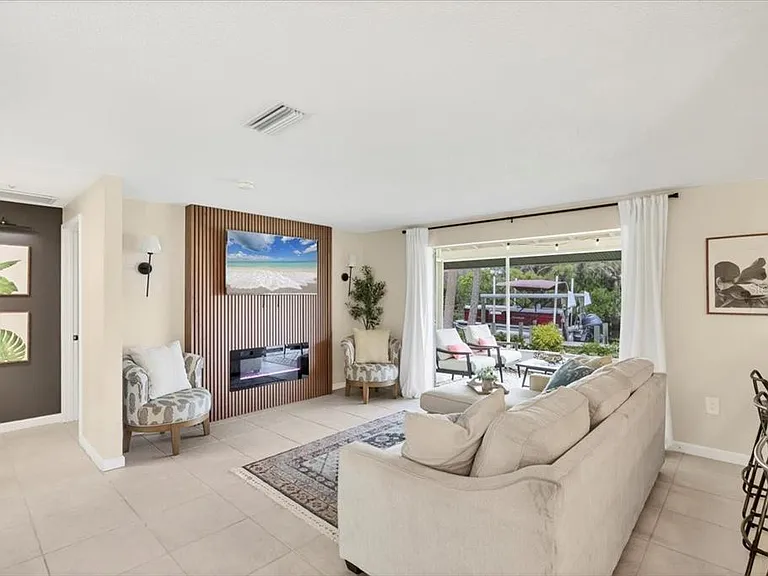 4696 Pompano St — Photo 36
