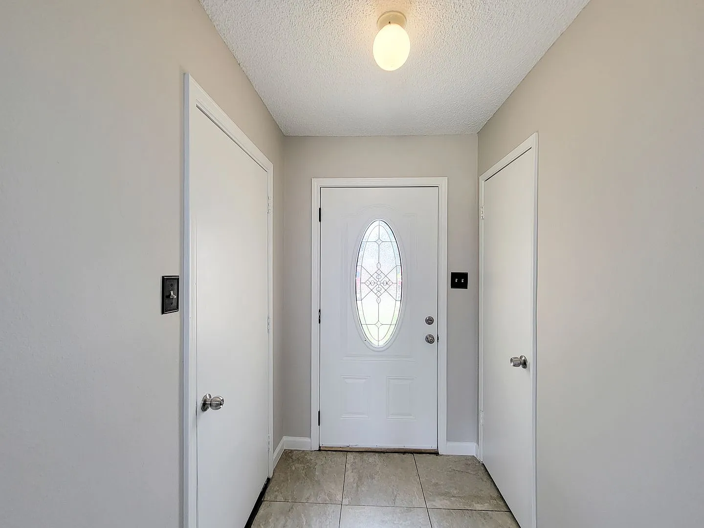 Freshly painted and renovated 3-bedroom, 2-bath home — Photo 4