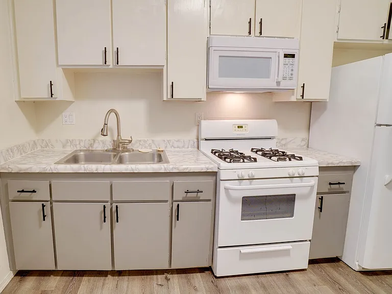 2201 E St — Photo 14