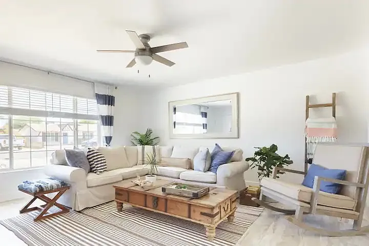 8220 E Mitchell Dr — Photo 3