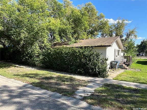 3rd image of 215 Gastle St
