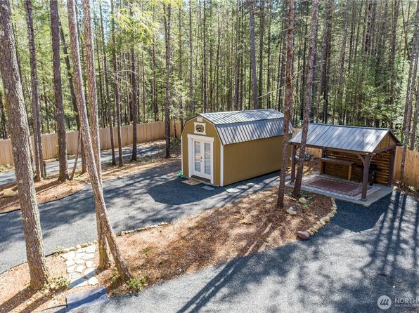 61 N Kings Way S, Hoodsport, WA 98548