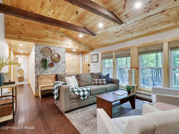2034 Lehigh Dr, Pocono Lake, PA 18347