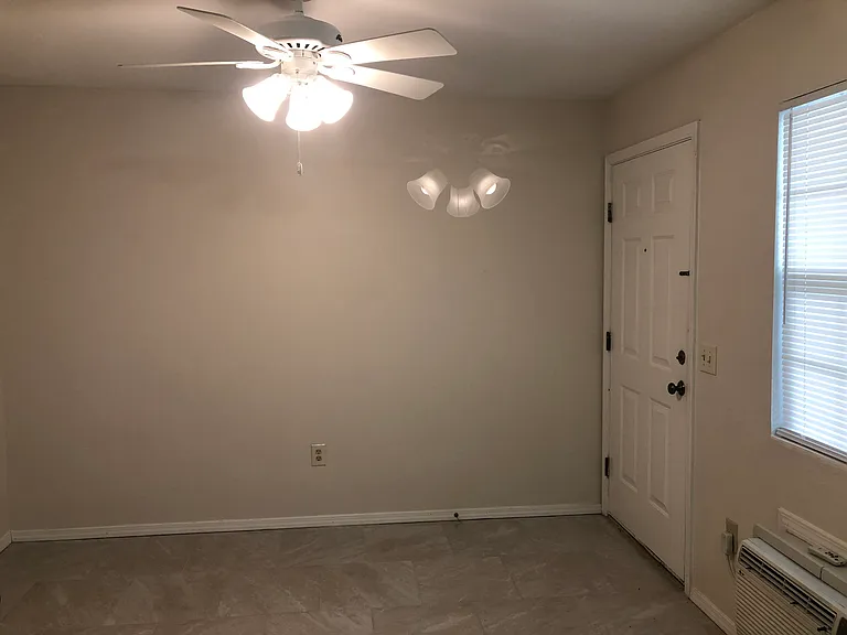 970 N Oakland Ave #13 — Photo 3
