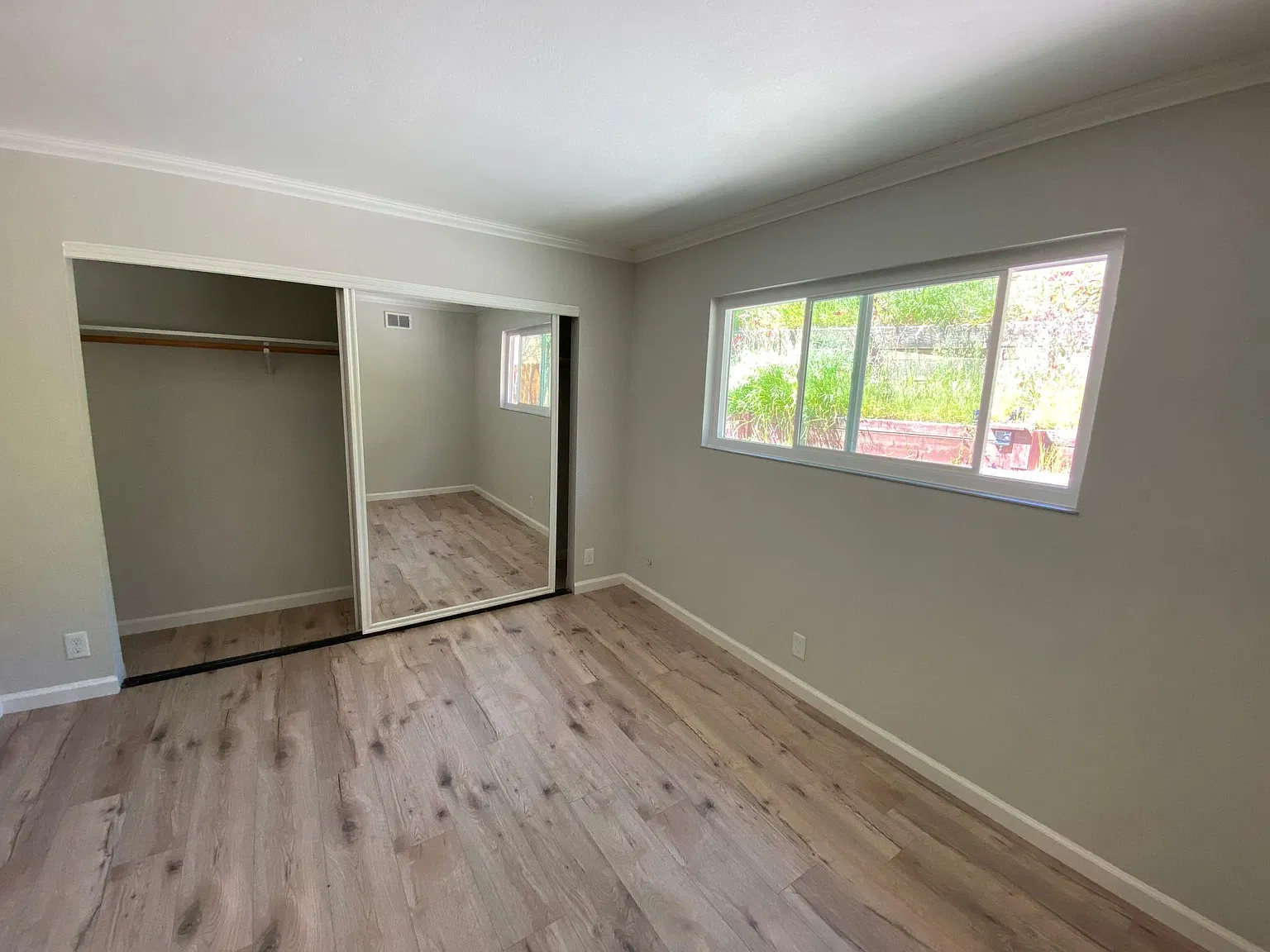 2739 Darlene Ct — Photo 3