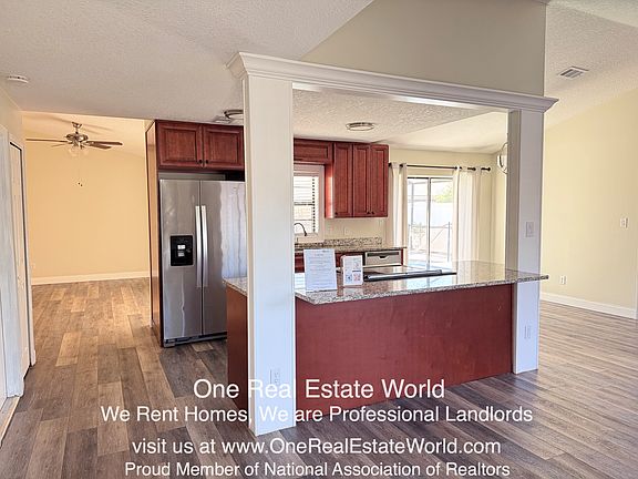 4th image of 302 Drake Elm Dr