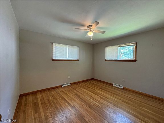 2nd image of 907 Ann Ave