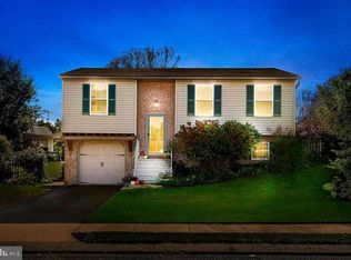 15 Circle Dr, Manchester, PA 17345