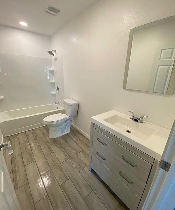 1st image of 2536 W Morten Ave #B